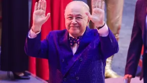 80-летний Евгений Петросян умилил поклонников трогательным кадром с дочерью 80-летний Евгений Петросян умилил поклонников трогательным кадром с дочерью