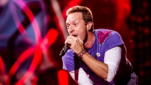 Солист Coldplay спас ребенка во время концерта