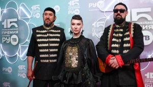 Вокалистка AY YOLA Адель Шайхитдинова рассказала о вирусном успехе «Homay» Вокалистка AY YOLA Адель Шайхитдинова рассказала о вирусном успехе «Homay»