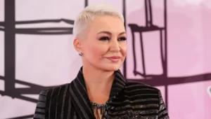 Катя Лель предрекла мирное прибытие инопланетян на Землю Катя Лель предрекла мирное прибытие инопланетян на Землю