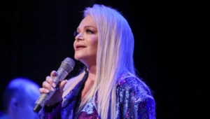 Адвокат Ларисы Долиной объяснила неявку певицы для передачи квартиры Лурье