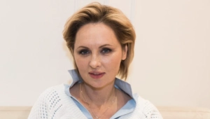 Елена Ксенофонтова показала 16-летнюю дочь Софью в честь окончания девятого класса