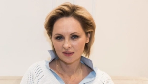 Елена Ксенофонтова показала 16-летнюю дочь Софью в честь окончания девятого класса