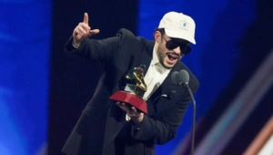 Хедлайнер «Супербоула-2026» Bad Bunny получил «Латинскую Грэмми» за лучший альбом года Хедлайнер «Супербоула-2026» Bad Bunny получил «Латинскую Грэмми» за лучший альбом года