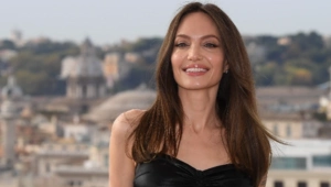 Анджелина Джоли впервые за долгое время вышла в свет с 15-летней дочерью от Брэда Питта