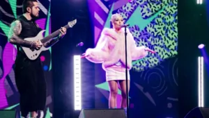 Dead Blonde восхитил кавер Шуры на свой трек на «Битве поколений» на МУЗ-ТВ Dead Blonde восхитил кавер Шуры на свой трек на «Битве поколений» на МУЗ-ТВ