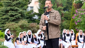 Дмитрий Певцов забрал сына из казармы: в монастырь из кадетов Дмитрий Певцов забрал сына из казармы: в монастырь из кадетов