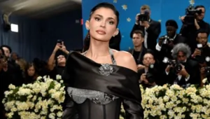 Кайли Дженнер вышла в Fantasy Bra стоимостью $50 млн на показе Victoria’s Secret Кайли Дженнер вышла в Fantasy Bra стоимостью $50 млн на показе Victoria’s Secret