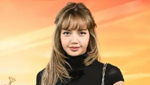 Солистка BLACKPINK Лиса впервые расскажет о личной жизни в документальном фильме Солистка BLACKPINK Лиса впервые расскажет о личной жизни в документальном фильме