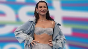 Ида Галич сфотографировалась с поклонницей за сосиску: «Я теперь тарелочница»