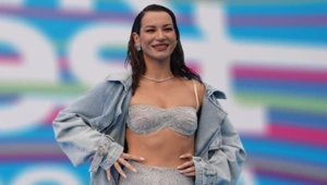 Ида Галич сфотографировалась с поклонницей за сосиску: «Я теперь тарелочница»