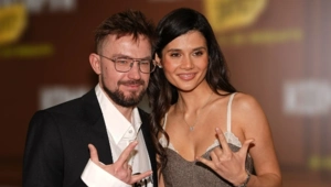 Александр Петров не упустил возможности появиться на премьере нового фильма с женой Викторией