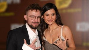 Александр Петров не упустил возможности появиться на премьере нового фильма с женой Викторией