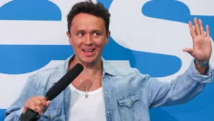 Илья Соболев обратился к Кате Голден после шутки о ее груди: «Все смеялись»
