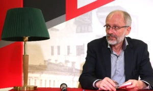 61-летний Александр Гордон женился на 23-летней возлюбленной