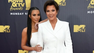 Мать Ким Кардашьян сделала дочери необычный подарок на Рождество Мать Ким Кардашьян сделала дочери необычный подарок на Рождество