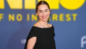 Эмилия Кларк получила перелом на съемках нового сериала, где она играет агента в России