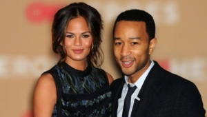 Джон Ледженд отметил день рождения семейным походом на выставку слаймов Джон Ледженд отметил день рождения семейным походом на выставку слаймов