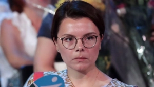 Молодая жена Евгения Петросяна рассказала о неадекватном таксисте: «Влетела лбом»