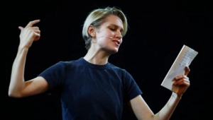 Актриса Мельникова объяснила, кто присматривает за ее годовалой дочерью в гримерке Актриса Мельникова объяснила, кто присматривает за ее годовалой дочерью в гримерке