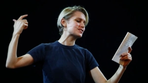 Актриса Мельникова объяснила, кто присматривает за ее годовалой дочерью в гримерке