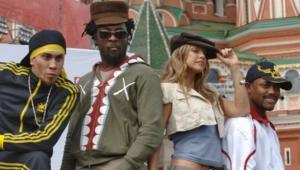 Fergie и Black Eyed Peas воссоединились, чтобы отметить важные даты Fergie и Black Eyed Peas воссоединились, чтобы отметить важные даты