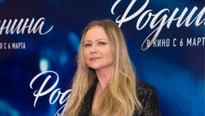 Мария Миронова обвинила бывшего мужа в домашнем насилии и слежке