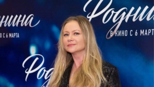 Мария Миронова обвинила бывшего мужа в домашнем насилии и слежке