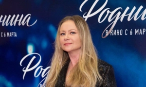 Мария Миронова обвинила бывшего мужа в домашнем насилии и слежке