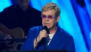 Борющийся с частичной слепотой Элтон Джон поведал о поддержке от Пола Маккартни и The Rolling Stones Борющийся с частичной слепотой Элтон Джон поведал о поддержке от Пола Маккартни и The Rolling Stones