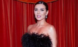 Анна Седокова выбросила огромные корзины цветов от ухажера: «Есть важнее вещи»