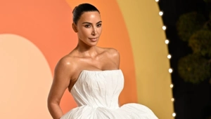 Ким Кардашьян выставит на аукцион свой гардероб для сериала Ким Кардашьян выставит на аукцион свой гардероб для сериала