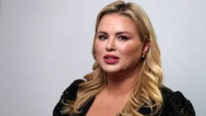 Анна Семенович откровенно рассказала о многолетней борьбе с весом и принятии себя