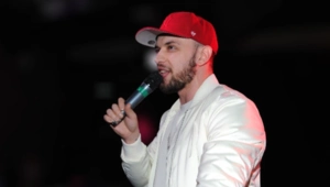 Рэпер ST поймал акулу во время отдыха на Мальдивах Рэпер ST поймал акулу во время отдыха на Мальдивах