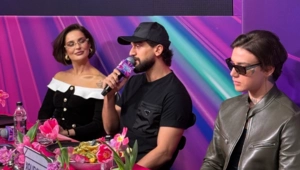 JONY – о тарелке МУЗ-ТВ за «Лучшую песню»: «Кто знал, что я смогу с гордостью смогу вручить ее маме»