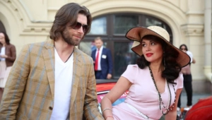 Петр Чернышев навестил могилу Анастасии Заворотнюк в день ее рождения