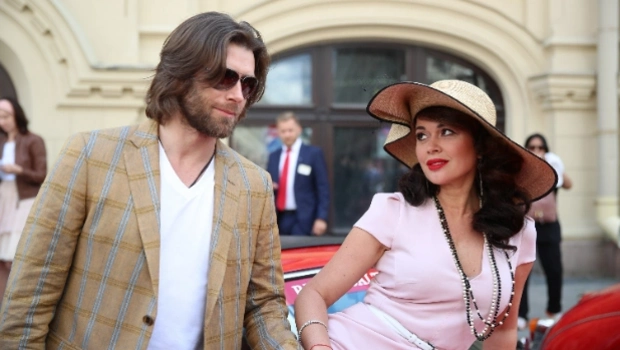 Петр Чернышев навестил могилу Анастасии Заворотнюк в день ее рождения