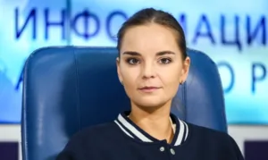 Дина Аверина показала подтянутую фигуру спустя два месяца после рождения сына