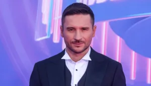 Сергей Лазарев не смог с первого раза прилететь в Москву из-за поломки самолета Сергей Лазарев не смог с первого раза прилететь в Москву из-за поломки самолета