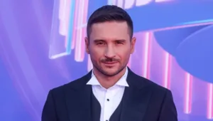 Сергей Лазарев не смог с первого раза прилететь в Москву из-за поломки самолета