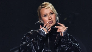 Клава Кока рассказала, как образование госслужащей помогло ей в звездной карьере Клава Кока рассказала, как образование госслужащей помогло ей в звездной карьере