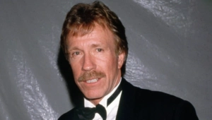 Жан-Клод Ван Дамм почтил память ушедшего из жизни друга Чака Норриса Жан-Клод Ван Дамм почтил память ушедшего из жизни друга Чака Норриса