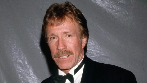 Жан-Клод Ван Дамм почтил память ушедшего из жизни друга Чака Норриса Жан-Клод Ван Дамм почтил память ушедшего из жизни друга Чака Норриса