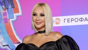 Свекровь Кудрявцевой рассказала, что телеведущая не планирует разводиться с Макаровым