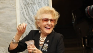89-летняя Светлана Дружинина вышла в свет на фоне слухов о смертельной болезни 89-летняя Светлана Дружинина вышла в свет на фоне слухов о смертельной болезни
