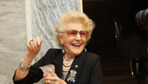 89-летняя Светлана Дружинина вышла в свет на фоне слухов о смертельной болезни
