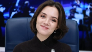 Евгения Медведева примерила свадебное платье