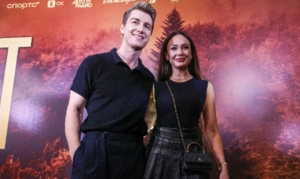 Гарифуллина преподнесла новогодний подарок Воробьеву, а затем отобрала его