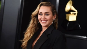 Майли Сайрус рассказала о возвращении к образу Ханны Монтаны спустя 20 лет