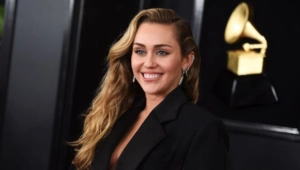 Майли Сайрус рассказала о возвращении к образу Ханны Монтаны спустя 20 лет